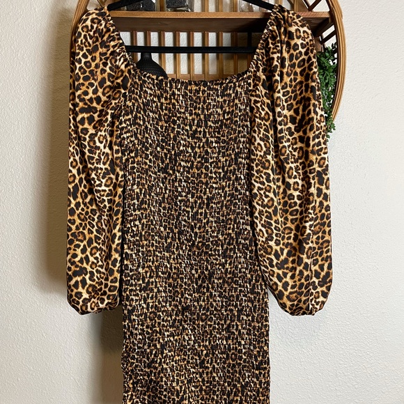 Fashion nova silk scrunched cheetah dress with poofed  sleeves - Picture 2 of 7